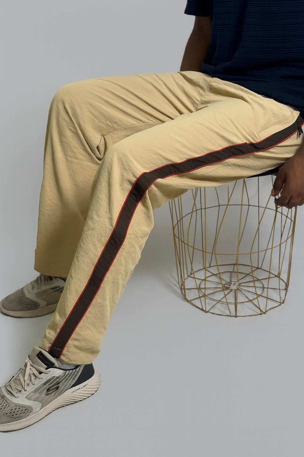 Wrinkle Free Lose-Fit Trousers (Single Stripe)