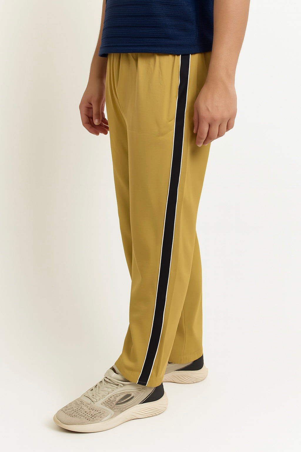 Wrinkle Free Lose-Fit Trousers (Single Stripe)