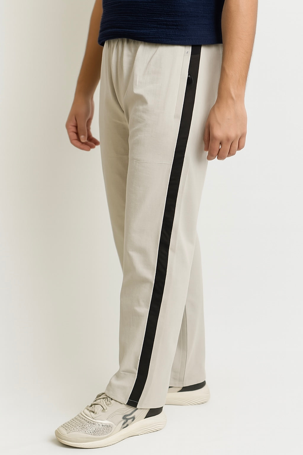 Wrinkle Free Lose-Fit Trousers (Single Stripe)