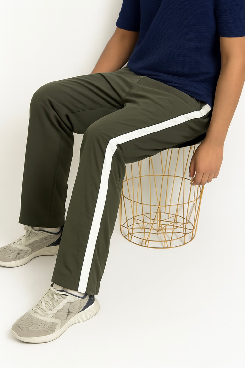 Wrinkle Free Lose-Fit Trousers (Single Stripe)