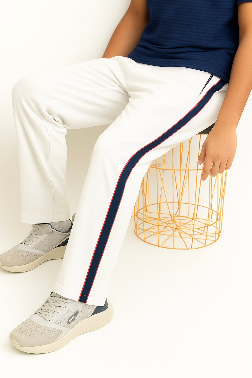 Wrinkle Free Lose-Fit Trousers (Single Stripe)